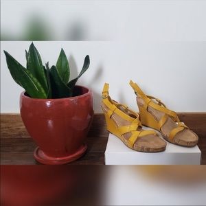 Aerosoles wedges mustard yellow size 9